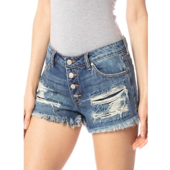 KanCan Mid Rise Distressed Blue Denim Cut Offs 100% Cotton Size 28/9 Jean Shorts - Picture 2 of 16